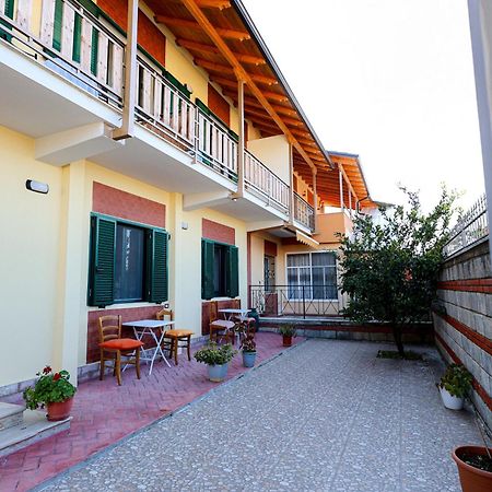 Casa La Pieve Bed & Breakfast เบราท ภายนอก รูปภาพ