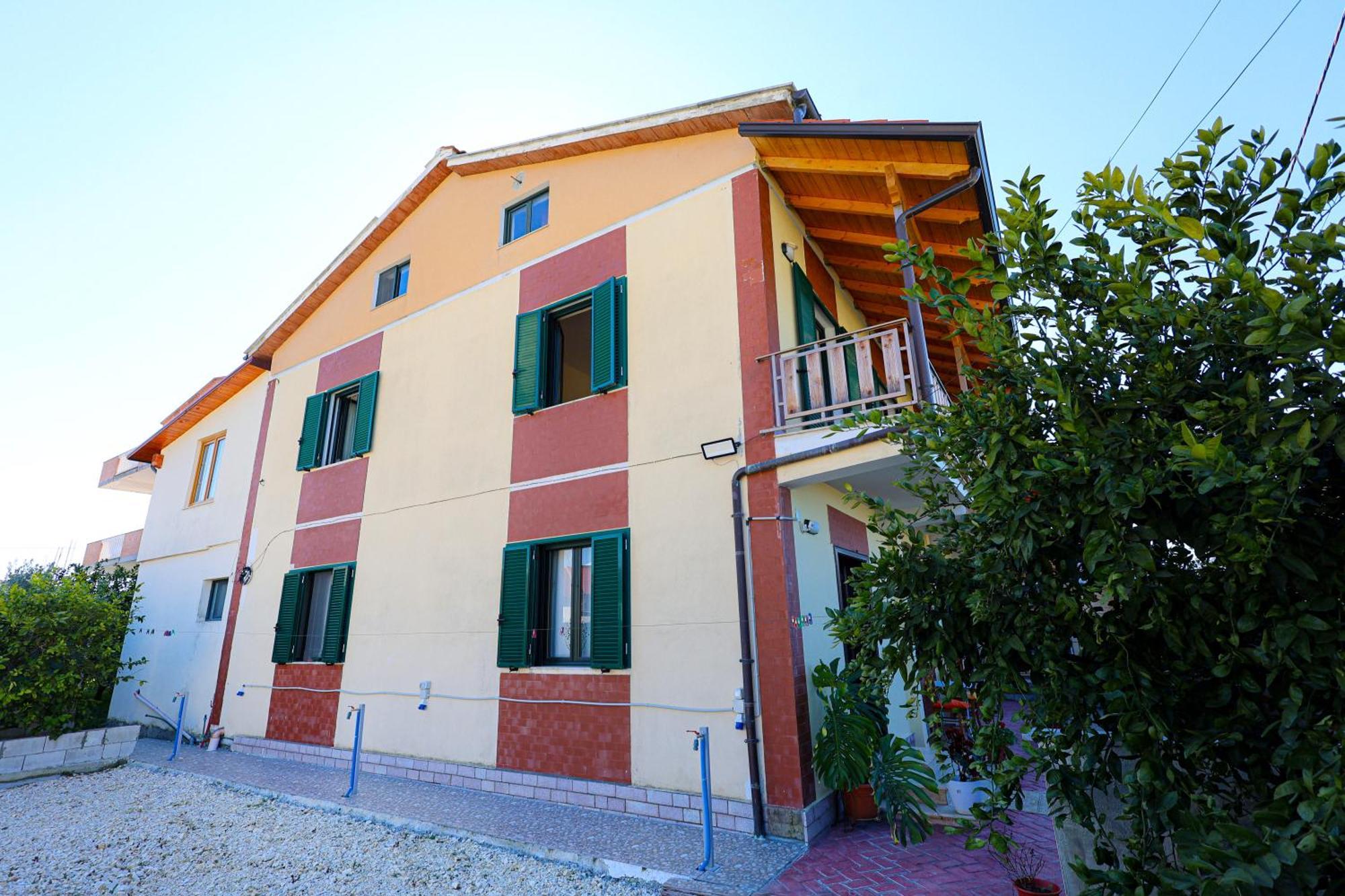 Casa La Pieve Bed & Breakfast เบราท ภายนอก รูปภาพ