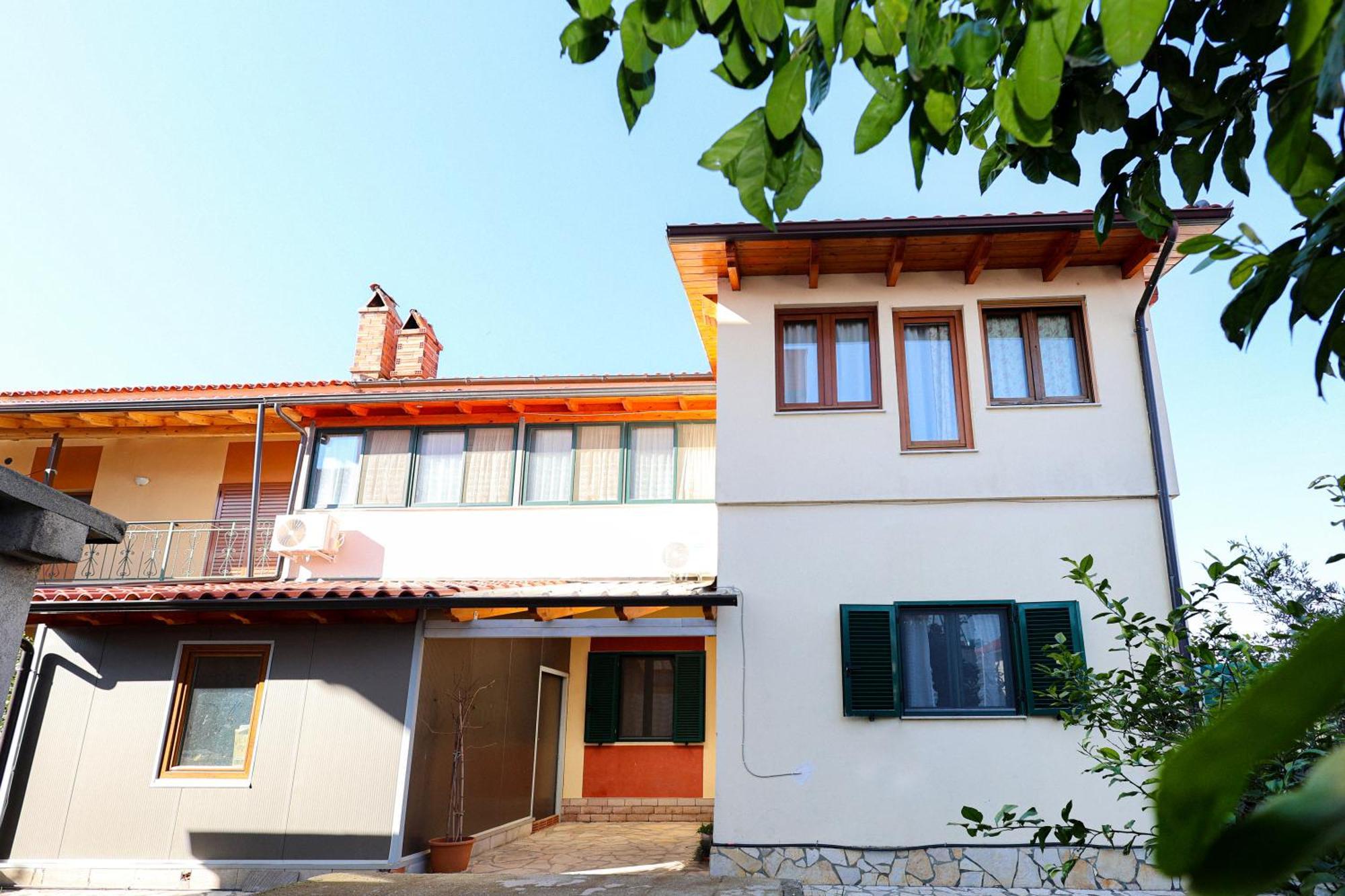 Casa La Pieve Bed & Breakfast เบราท ภายนอก รูปภาพ