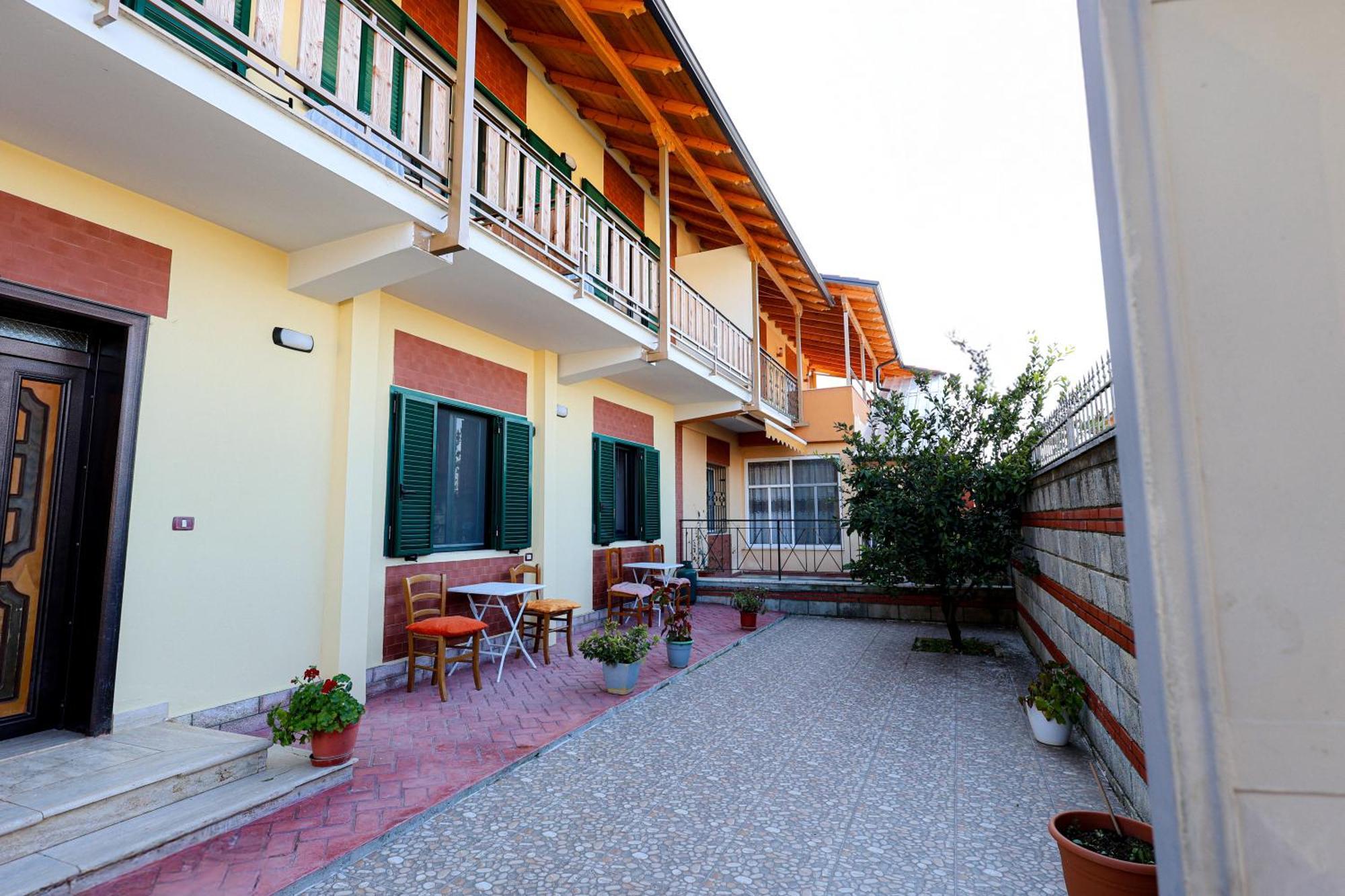 Casa La Pieve Bed & Breakfast เบราท ภายนอก รูปภาพ